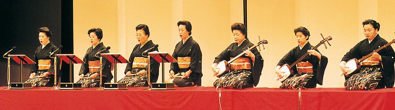 清元「お夏狂乱」　清元梅光（左から４人目）