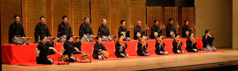 素囃子「常盤の庭」　杵屋喜澄（後列左から6人目）・杵屋喜三以満（前列左から4人目）